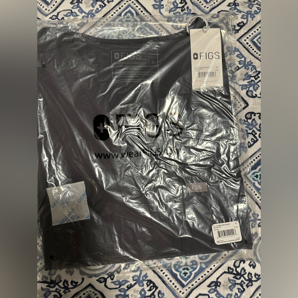 New Figs charcoal Catarina one pocket scrub top - Size X-Large